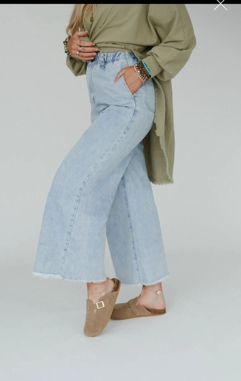 Simply You Wide Leg Jeans - Light Wash